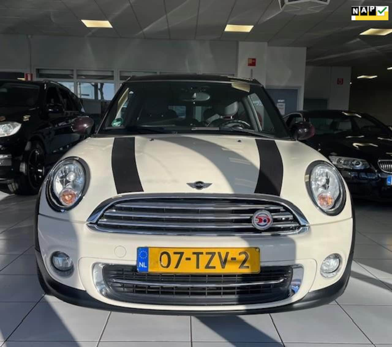 MINI Clubman - Mini 1.6 Cooper Hampton/Navigatie/NL auto/Leder/Cruise control/Airco - AutoWereld.nl