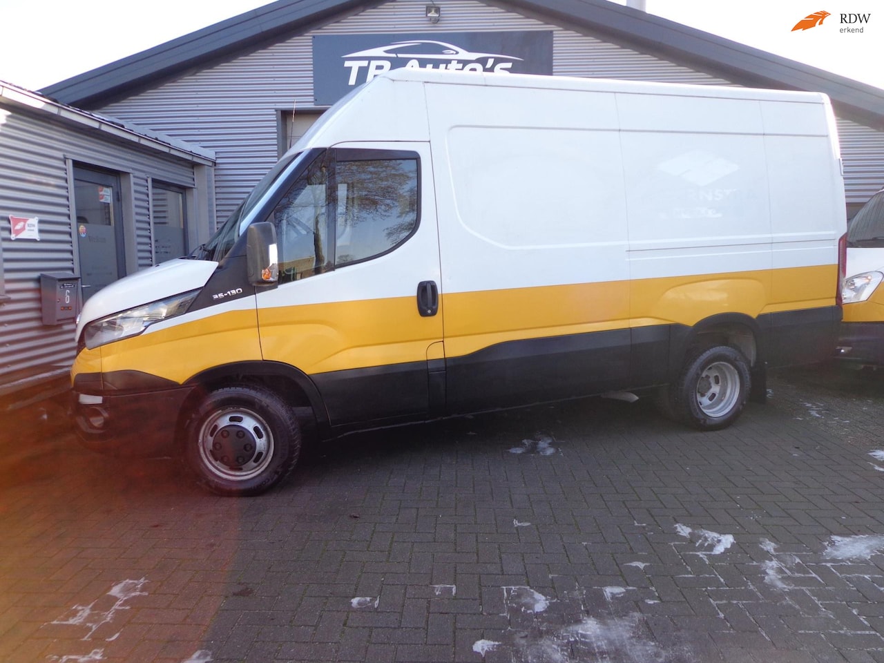 Iveco Daily - 35C13V 2.3 352 H2 L 35C13V 2.3 352 H2 L ! AIRCO - AutoWereld.nl