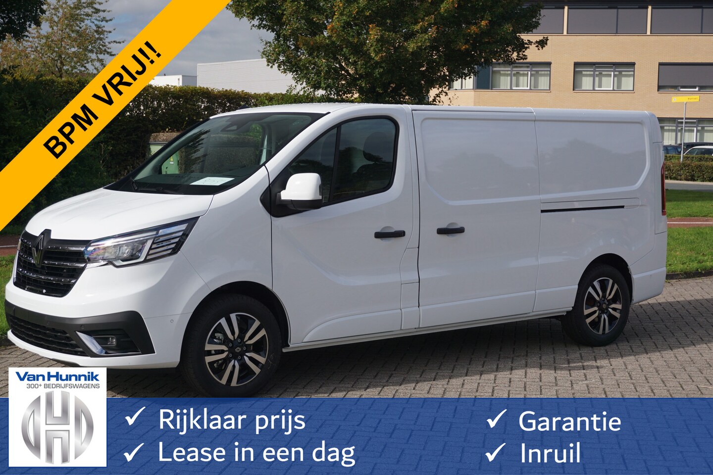 Renault Trafic - 170PK L2H1 LUXE EDC AUT BPM VRIJ!! Navi, LM Velg, Betimmering, Trekhaak, 2x Schuifdeur!! N - AutoWereld.nl