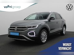 Volkswagen T-Roc - 1.5 TSI 150PK DSG Style | Trekhaak | Navi | Stoelverwarming | ACC | Massage | Digital Cock