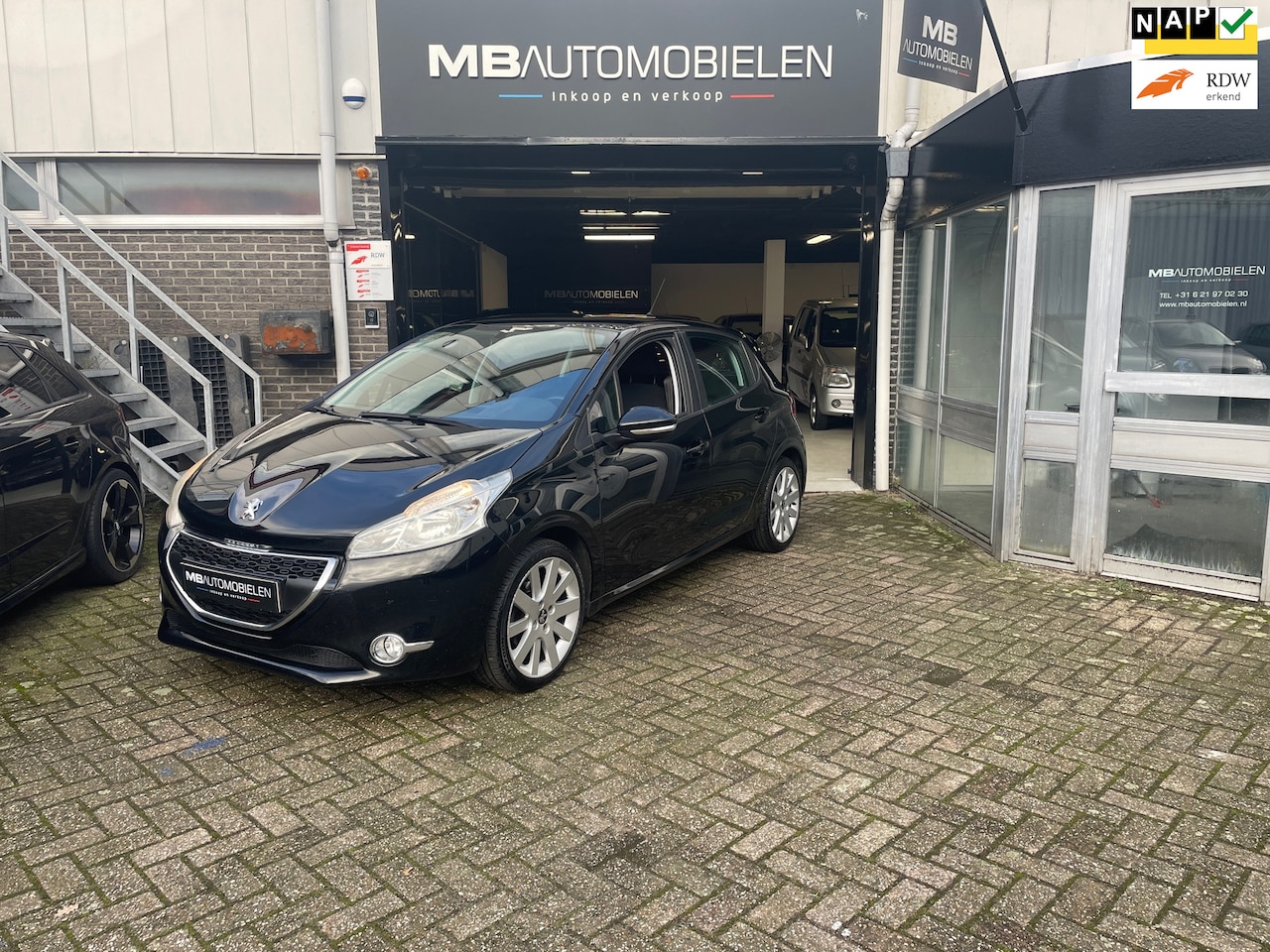 Peugeot 208 - 1.2 VTi Blue Lease/zwart/5Deurs/1 JR APK/pdc/Airco/Trekhaak!! - AutoWereld.nl