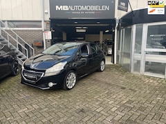 Peugeot 208 - 1.2 VTi Blue Lease/zwart/5Deurs/1 JR APK/pdc/Airco/Trekhaak