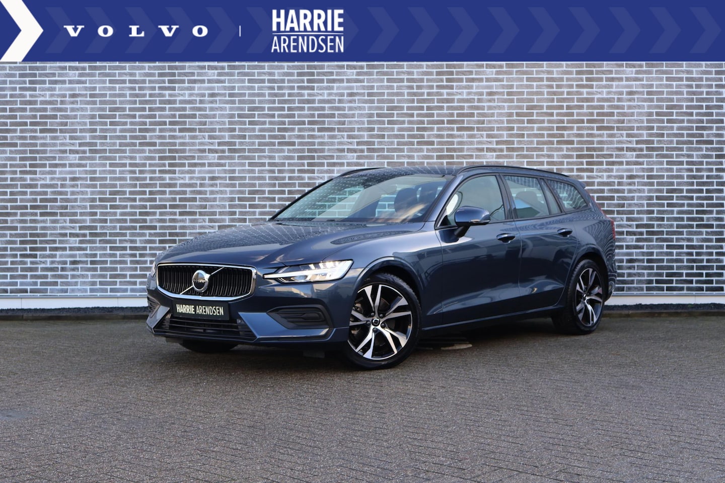 Volvo V60 - 2.0 B3 Essential Edition Adaptieve Cruise Control | Verw. voorstoelen, achterbank en stuur - AutoWereld.nl