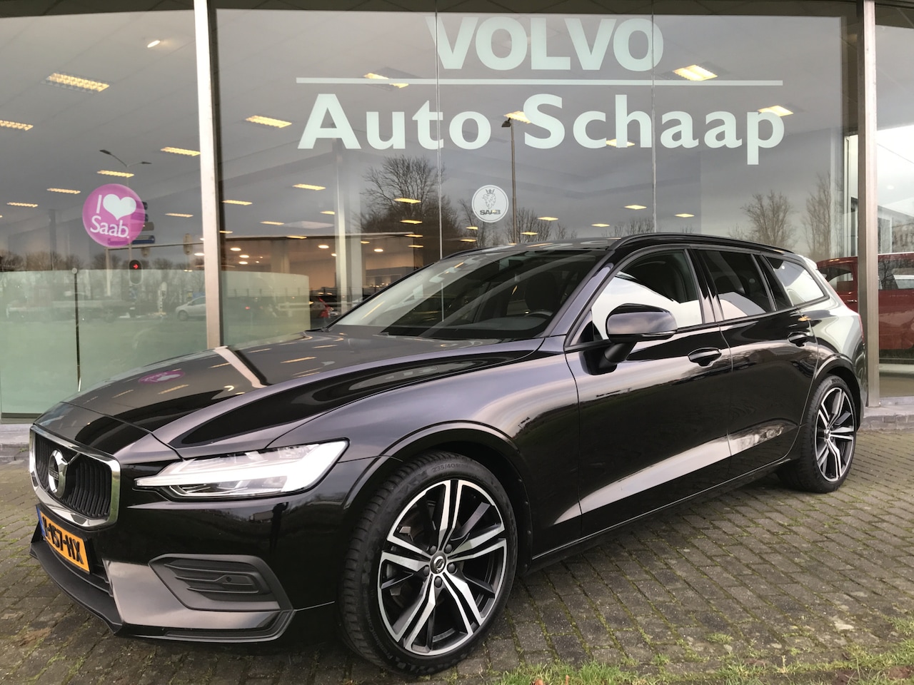 Volvo V60 - 2.0 B3 Momentum Advantage Automaat | Rijklaar incl 12 mnd Bovag | Mild Hybrid Carplay Dark - AutoWereld.nl