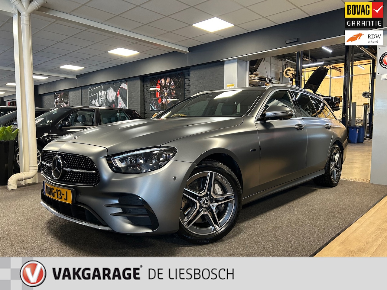 Mercedes-Benz E-klasse Estate - 300 e AMG Line / night pakket / head-up / navi / 360 camera / wide-screen - AutoWereld.nl