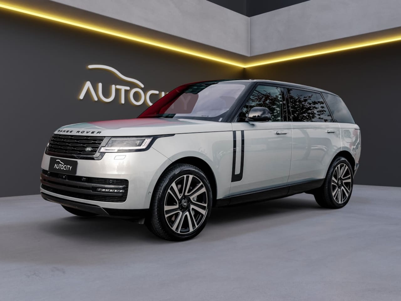 Land Rover Range Rover - 3.0 P440e LWB HSE PHEV Pano l TV l 360 l Luchtvering l Shadow l - AutoWereld.nl