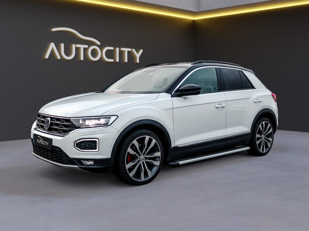 Volkswagen T-Roc - 2.0 TSI 4Motion R Line Velgen l Pano l Leder l Virtual l VOL OPT - AutoWereld.nl