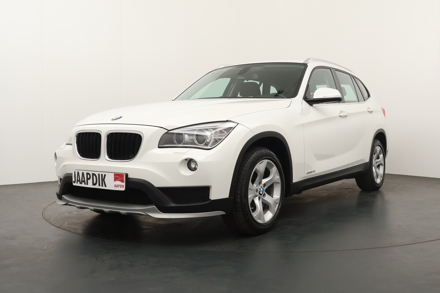 BMW X1 - BWJ 2015 | sDrive20i 184PK Executive AUTOMAAT | NAVI | CLIMA | TREKHAAK | CRUISE | PDC | L - AutoWereld.nl