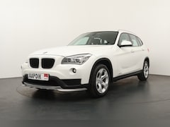 BMW X1 - BWJ 2015 | sDrive20i 184PK Executive AUTOMAAT | NAVI | CLIMA | TREKHAAK | CRUISE | PDC | L