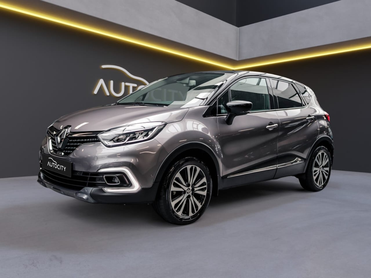 Renault Captur - 1.2 TCe Initiale Paris Leder l Trekhaak l Camera - AutoWereld.nl