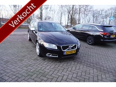 Volvo V70 - 2.0T R-Edition LEER TREKHAAK NAVI 203PK