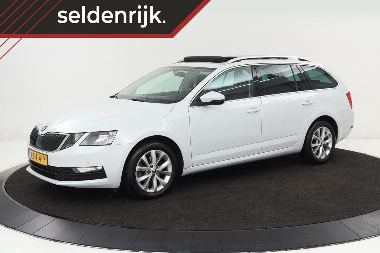 Skoda Octavia - 1.0 TSI Ambition | Panoramadak | Trekhaak | Stoelverwarming | Camera | Carplay | Navigatie - AutoWereld.nl