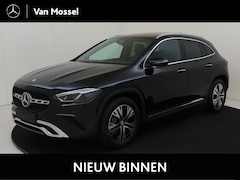 Mercedes-Benz GLA-Klasse - 180 Star Edition Luxury Line Smartphone-integratie / DISTRONIC / Dodehoekassistent / Panor