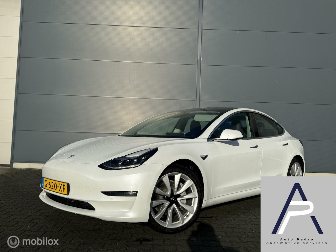 Tesla Model 3 - Long Range RWD Long Range AWD 75 kWh Pearl Trekhaak Dual Motor - AutoWereld.nl