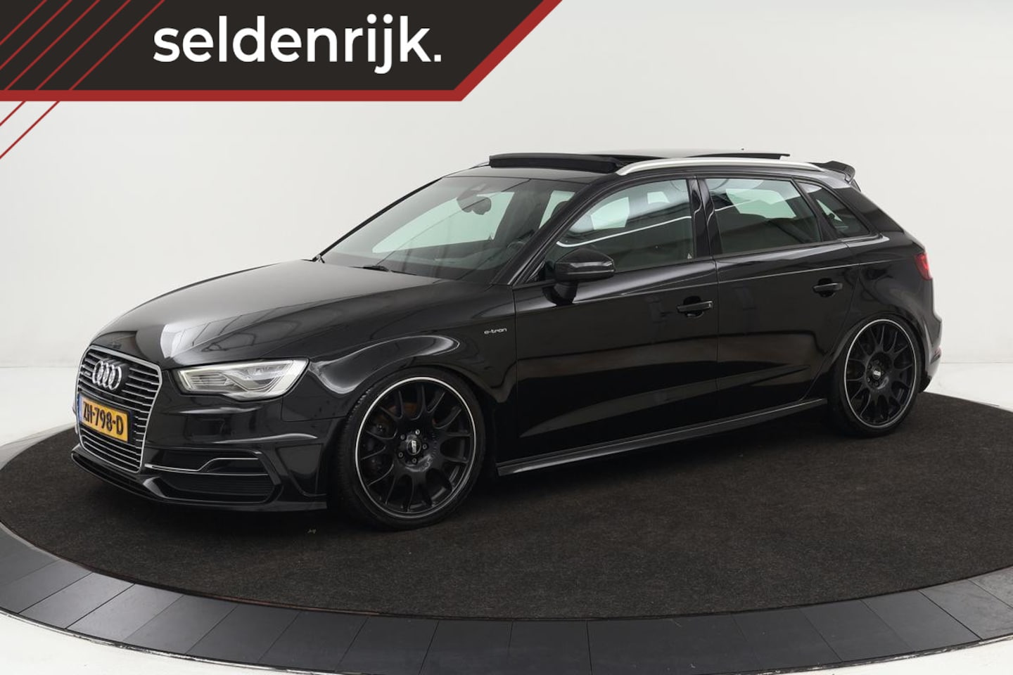 Audi A3 Sportback - 1.4 e-tron S-Line | Panoramadak | Stoelverwarming | Camera | Keyless | Side Assist | Half - AutoWereld.nl