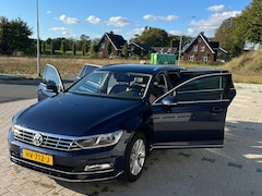 Volkswagen Passat Variant - 1.4 TSI ACT Business Edition R R- Line | Digital Cockpit | Getint glas | Stoelverwarming | unieke interieurkleur | Camera