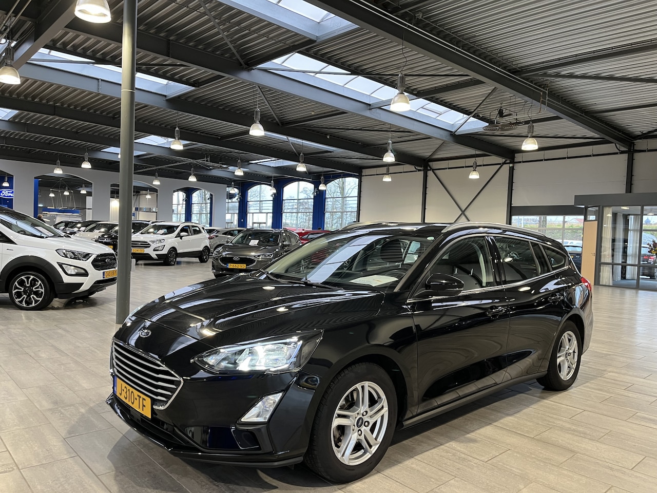 Ford Focus Wagon - EcoBoost 100PK Trend Edition Business | Camera I Trekhaak I LED I Draadloos telefoonlader - AutoWereld.nl