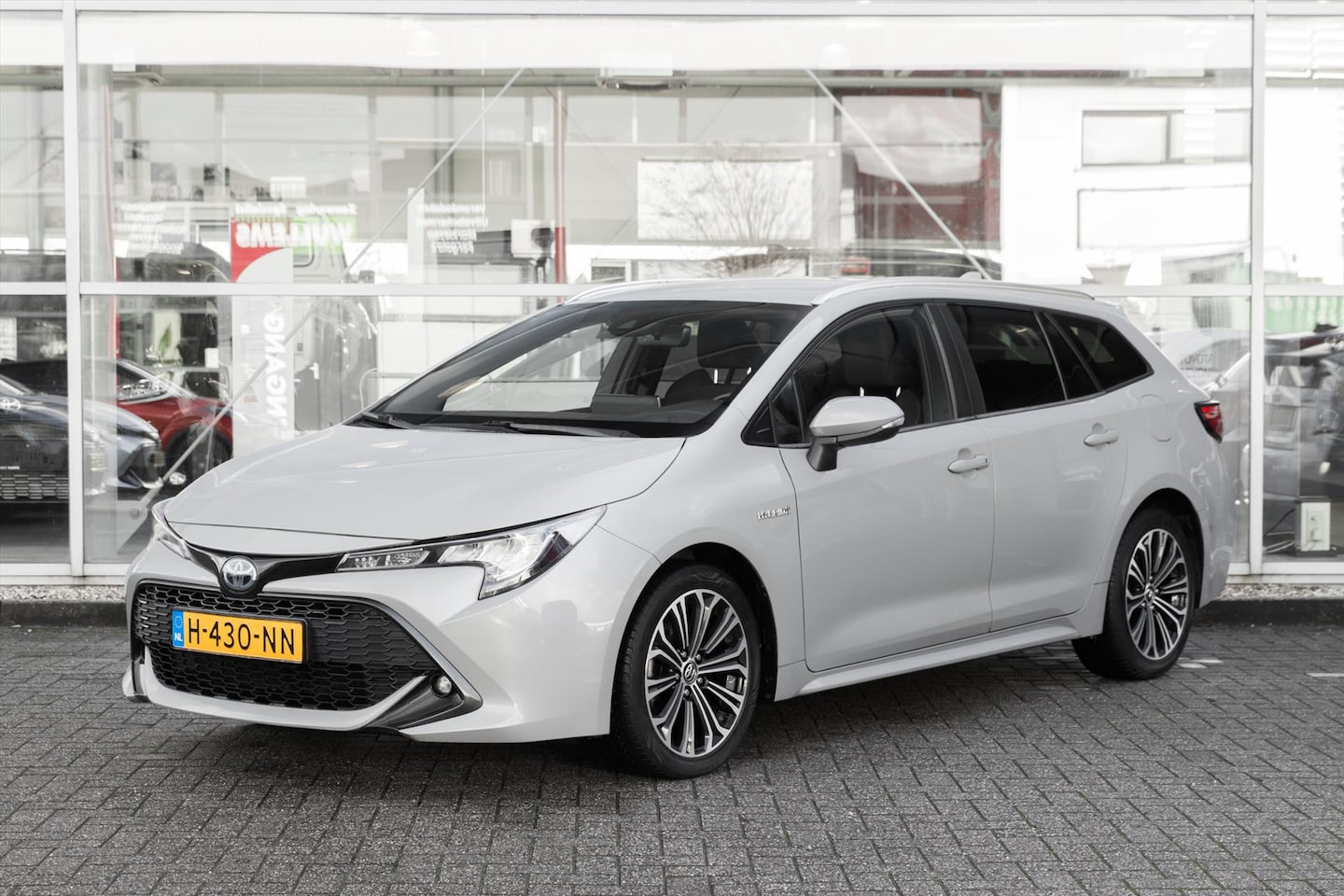 Toyota Corolla Touring Sports - 1.8 Hybrid 122pk Dynamic | CarPlay | Stoelverwarming - AutoWereld.nl