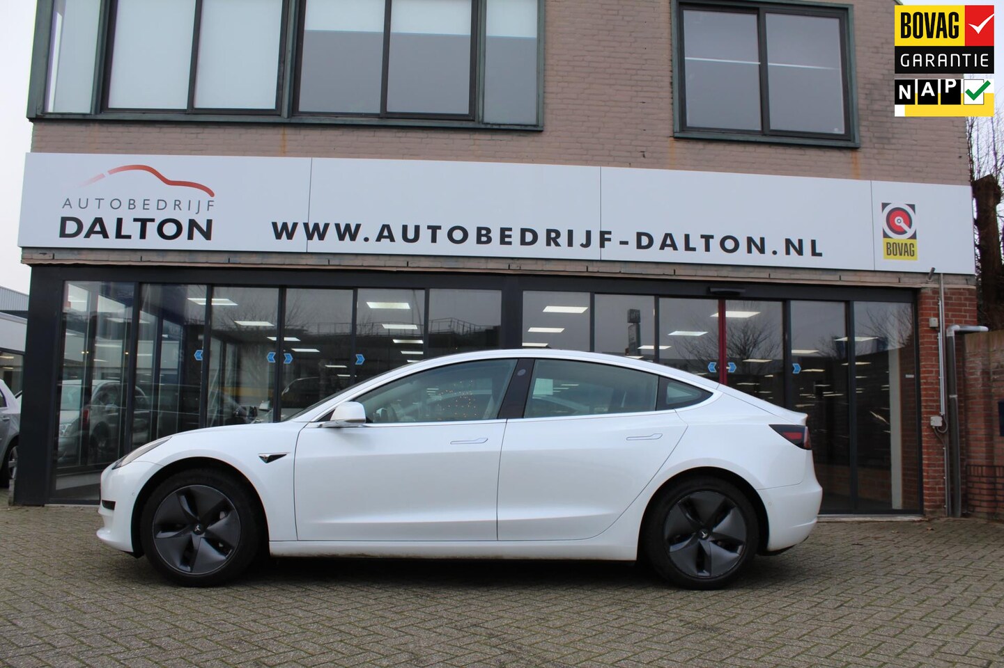 Tesla Model 3 - Long Range RWD Long Range AWD 75 kWh TREKHAAK /LEER /PANODAK / AUTOPILOT / INCL.BTW - AutoWereld.nl