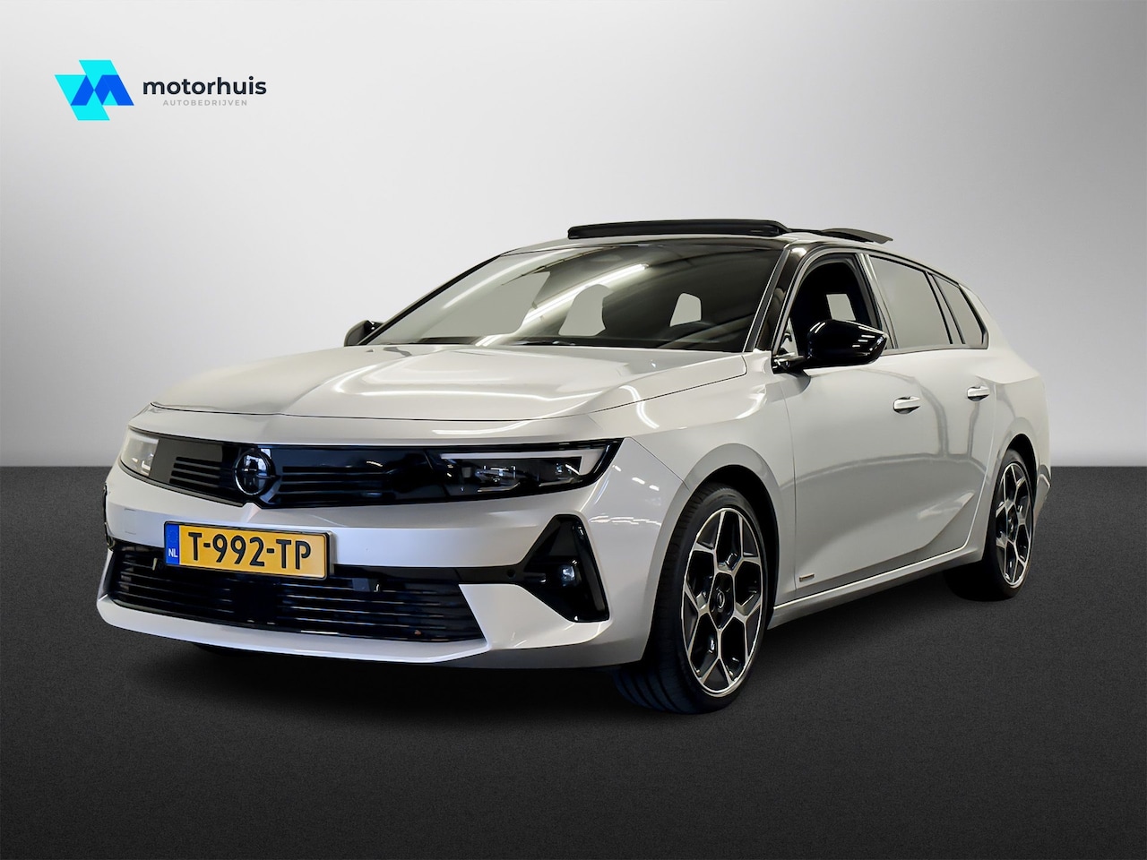 Opel Astra Sports Tourer - 1.2 TURBO 130PK AUTOMAAT ULTIMATE NAVI ALCANTARA SCHUIFDAK FULL LED PDC TREKHAAK NAP - AutoWereld.nl