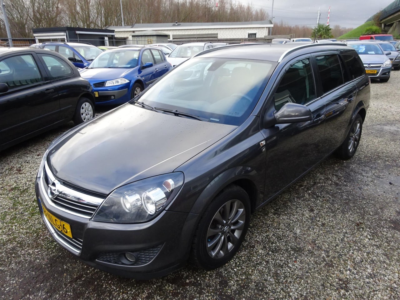 Opel Astra Wagon - 1.6 111 years Edition airco navigatie trekhaak - AutoWereld.nl