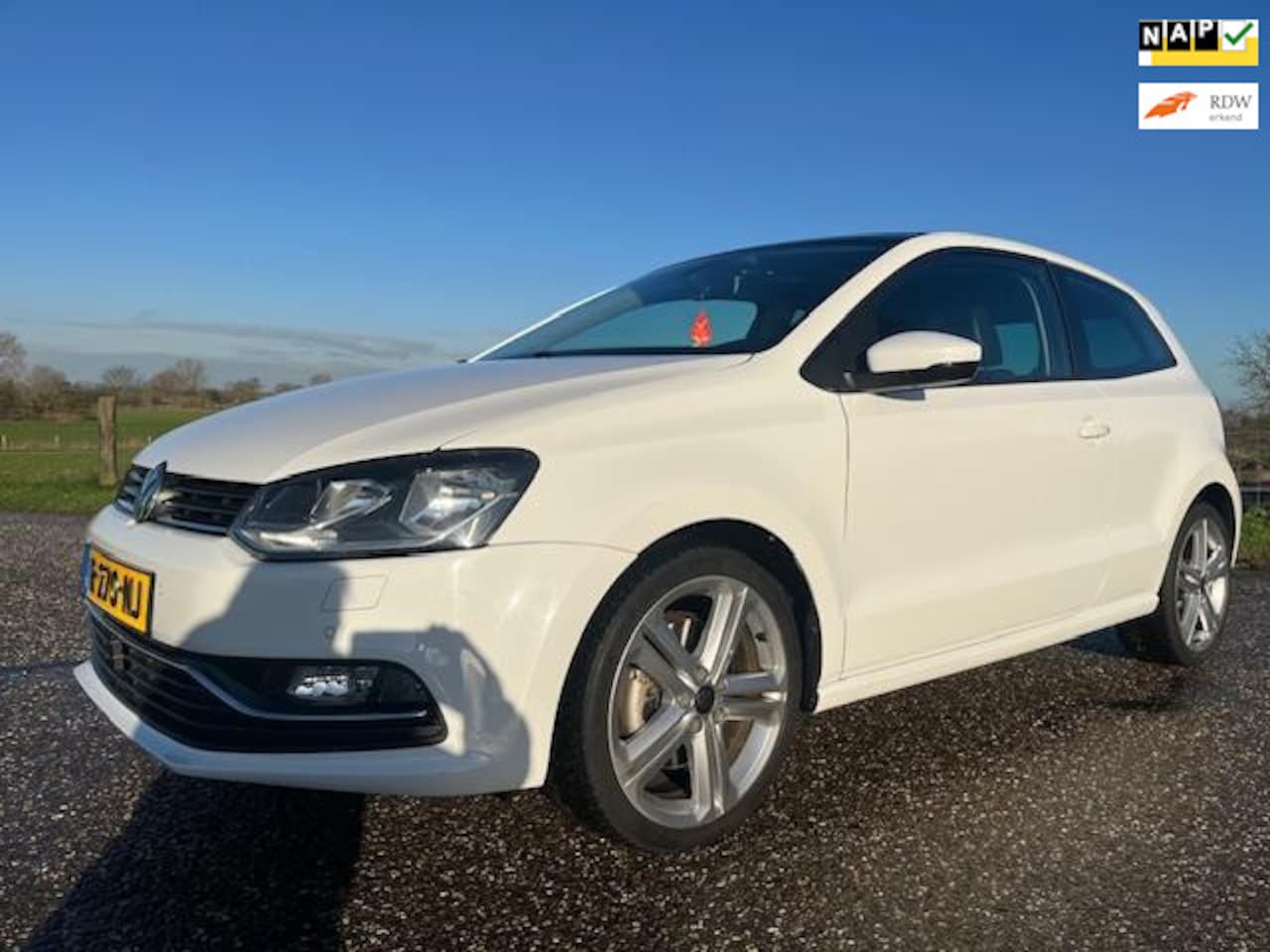 Volkswagen Polo - 1.2 TSI Highline AUTOMAAT clima 172680 km bj 2014 panoramadak - AutoWereld.nl