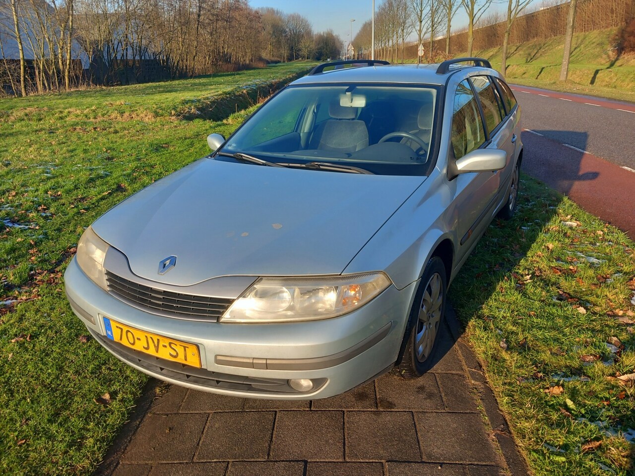 Renault Laguna Grand Tour - 1.8-16V Expression 1.8-16V Expression - AutoWereld.nl