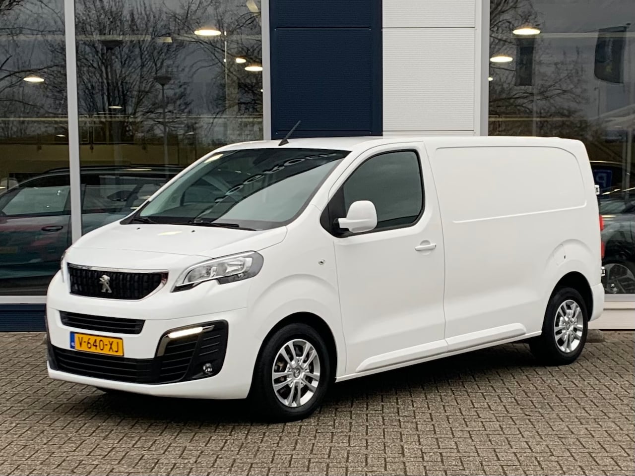 Peugeot Expert - 231S GB 2.0 BlueHDi 120pk 3-zits Premium Pack | Navigatie | Airconditioning | Cruise contr - AutoWereld.nl