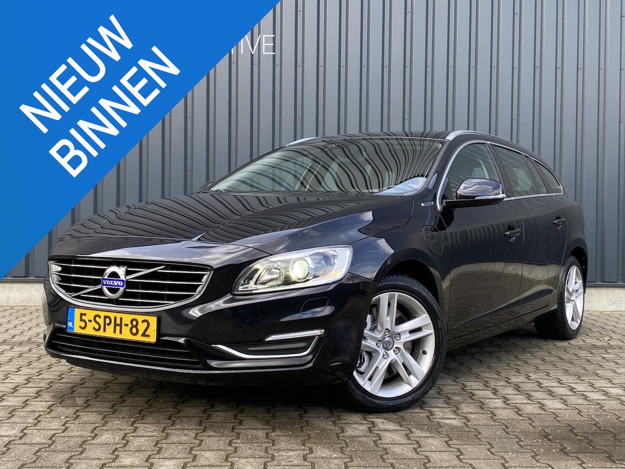 Volvo V60 - 2.4 D6 AWD Plug-In Hybrid Summum trekhaak Leder Navi Stoelverwaming - AutoWereld.nl