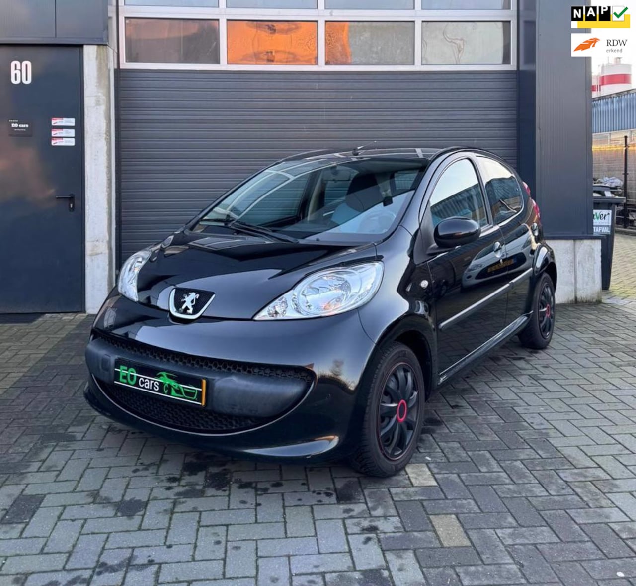 Peugeot 107 - 1.0-12V XR 5D airco zwart - AutoWereld.nl