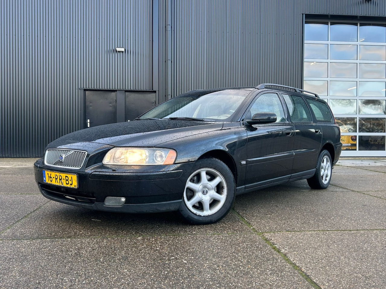 Volvo V70 - 2.4D Edition | APK 10-2025 | Stoelverwarming | - AutoWereld.nl