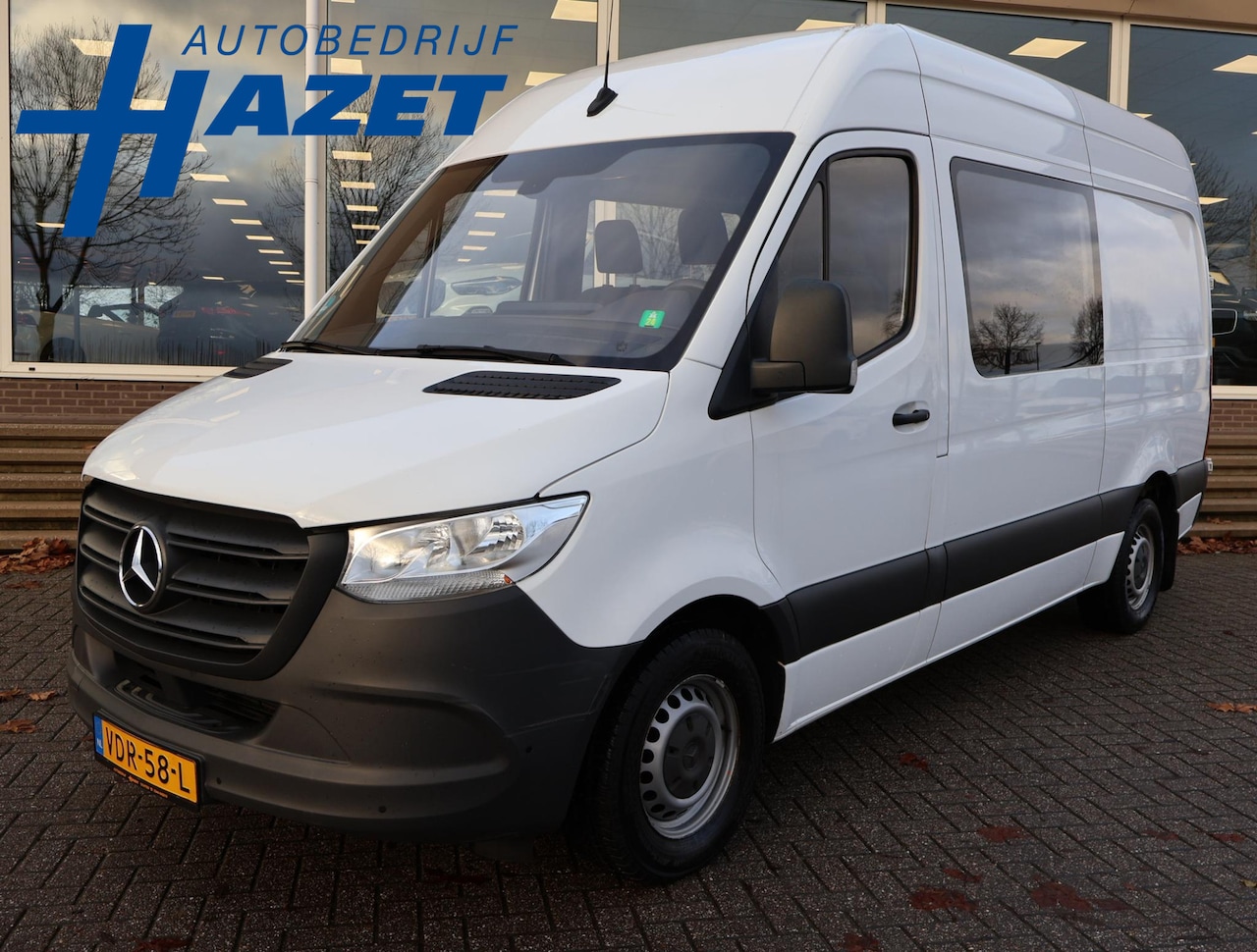 Mercedes-Benz Sprinter - 314 2.2 CDI AUT. L2H2 DUBBEL CABINE + 3500 KG TREKHAAK / CAMERA / MBUX NAVIGATIE - AutoWereld.nl