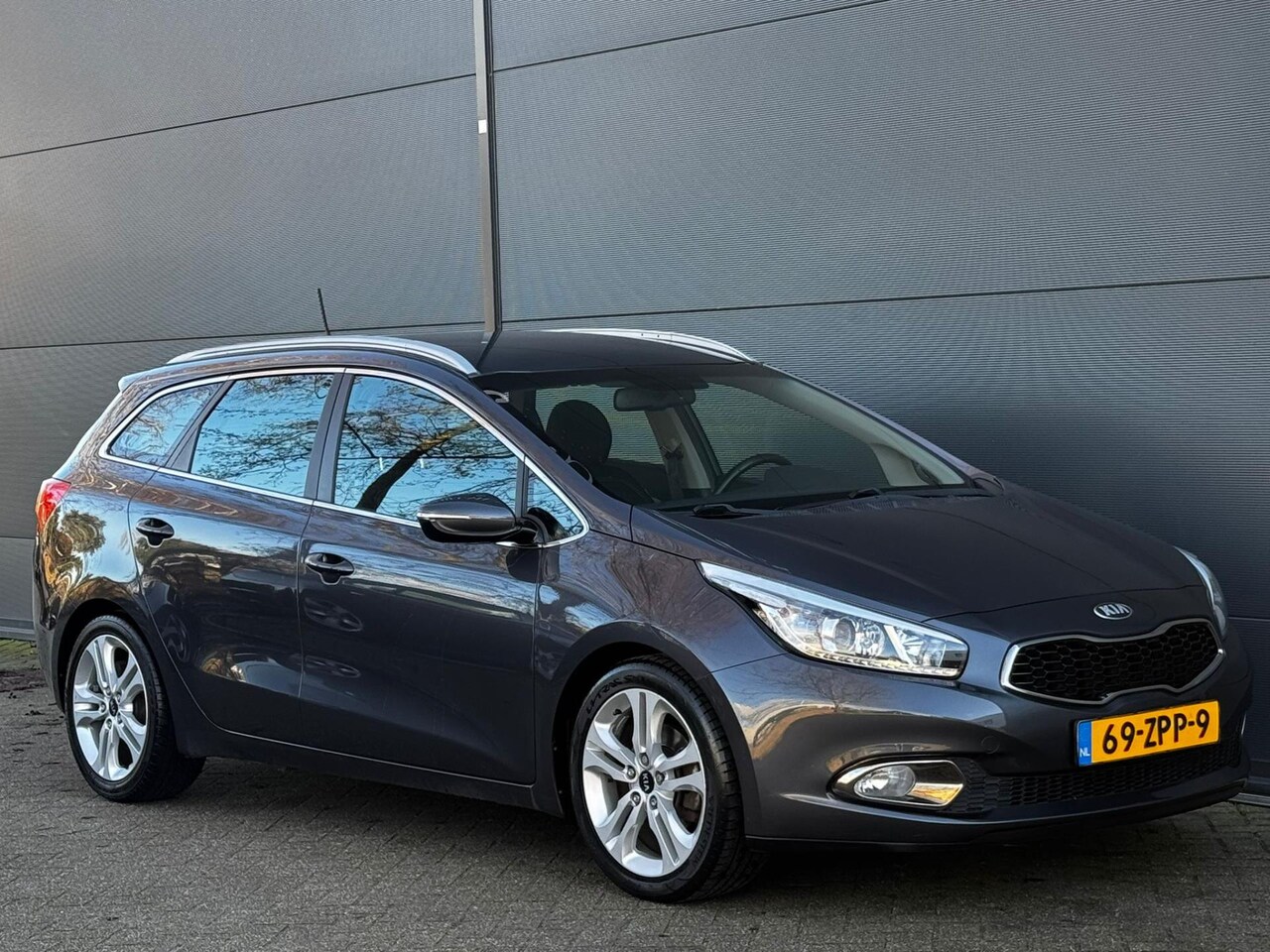 Kia Cee'd Sportswagon - 1.6 GDI Plus Pack NAVI CAMERA CLIMA LED TREKHAAK - AutoWereld.nl