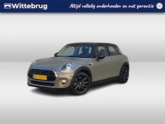 MINI Cooper - 1.5 Salt / Stoelverwarming / Parkeersensoren V+A / 17" LMV / Navigatie P4