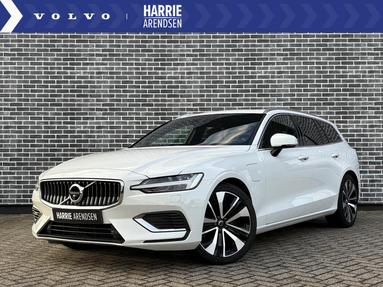 Volvo V60 - 2.0 T8 Twin Engine AWD Inscription | Panoramadak | Adaptive cruise control | Lederen sport - AutoWereld.nl