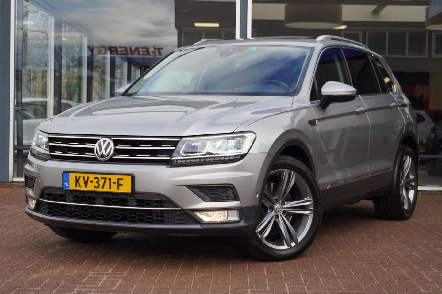 Volkswagen Tiguan - 2.0 TSI 4Motion Highline | Automaat | Panodak | Vol opties | Trekhaak | Elek. pakket | Inr - AutoWereld.nl