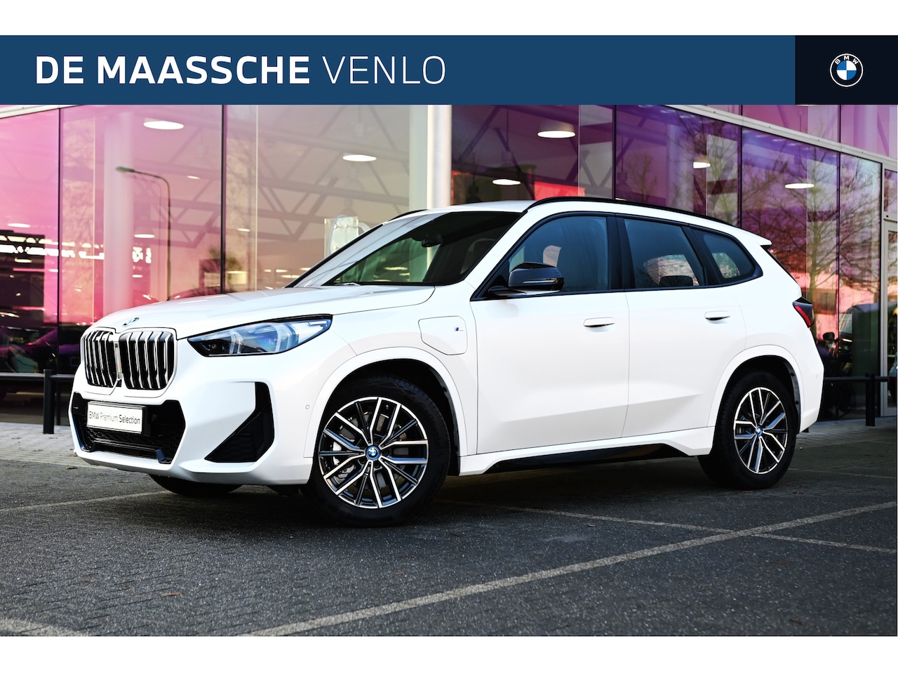 BMW X1 - xDrive30e High Executive M Sport Automaat / Trekhaak / Sportstoelen / Adaptieve LED / Adap - AutoWereld.nl