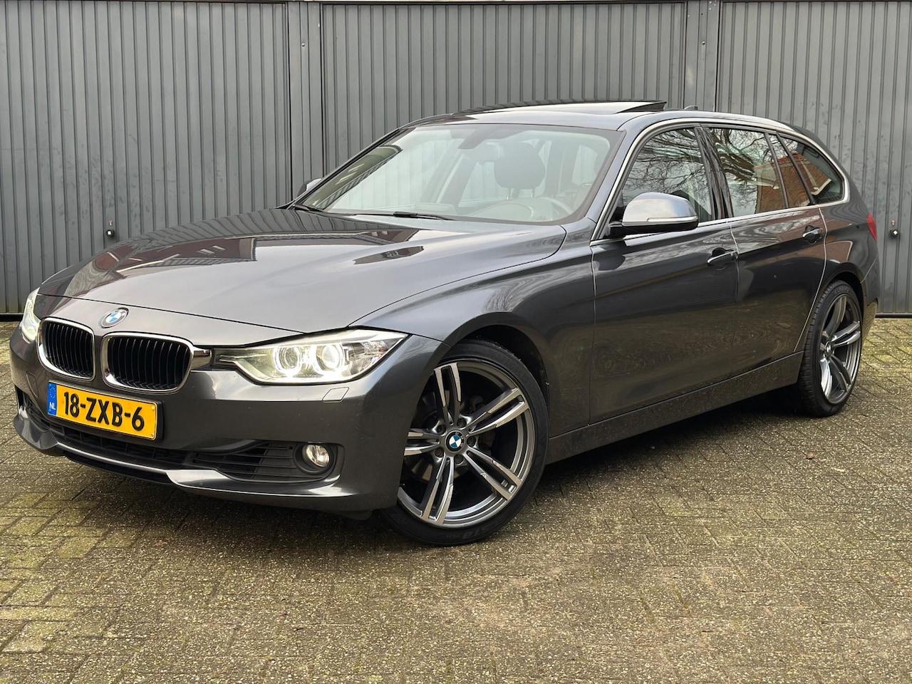 BMW 3-serie Touring - 320i Upgrade Edition 320i Upgrade Edition - AutoWereld.nl