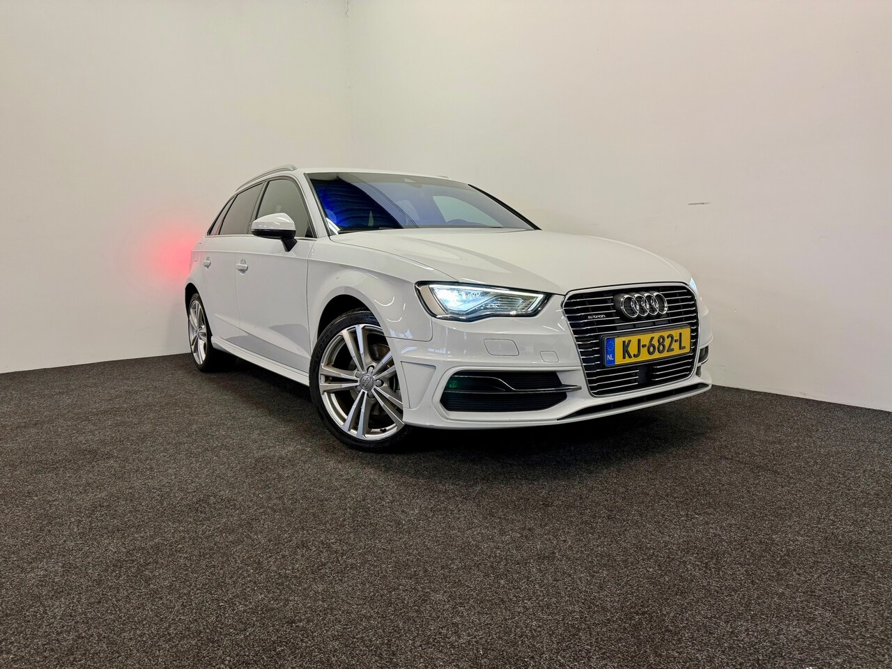 Audi A3 Sportback - 1.4 e-tron PHEV | Clima | NAVI | 1 jaar Garantie Accupakket - AutoWereld.nl