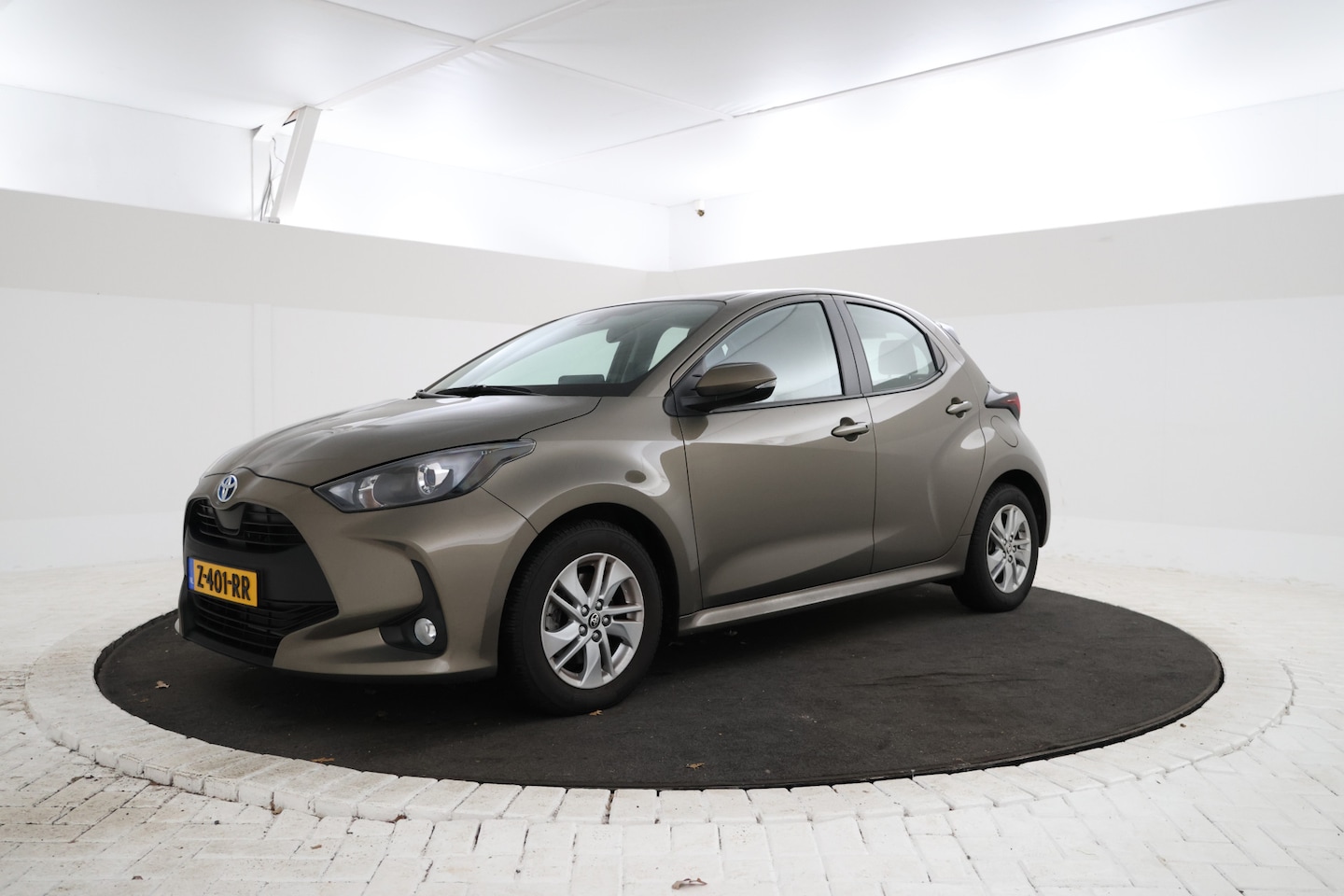 Toyota Yaris - 1.5 Hybrid Active Automaat, 1e Eigenaar, Direct leverbaar! - AutoWereld.nl