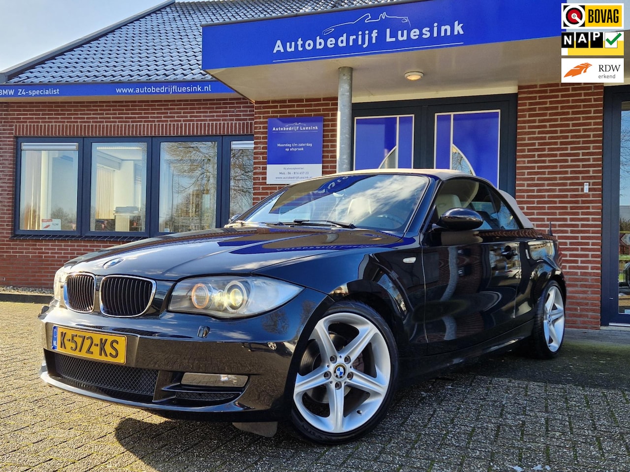 BMW 1-serie Cabrio - 125i Executive M-Sportonderstel Hoogglans Shadow Beige Softtop Parkeersensoren Adaptieve K - AutoWereld.nl