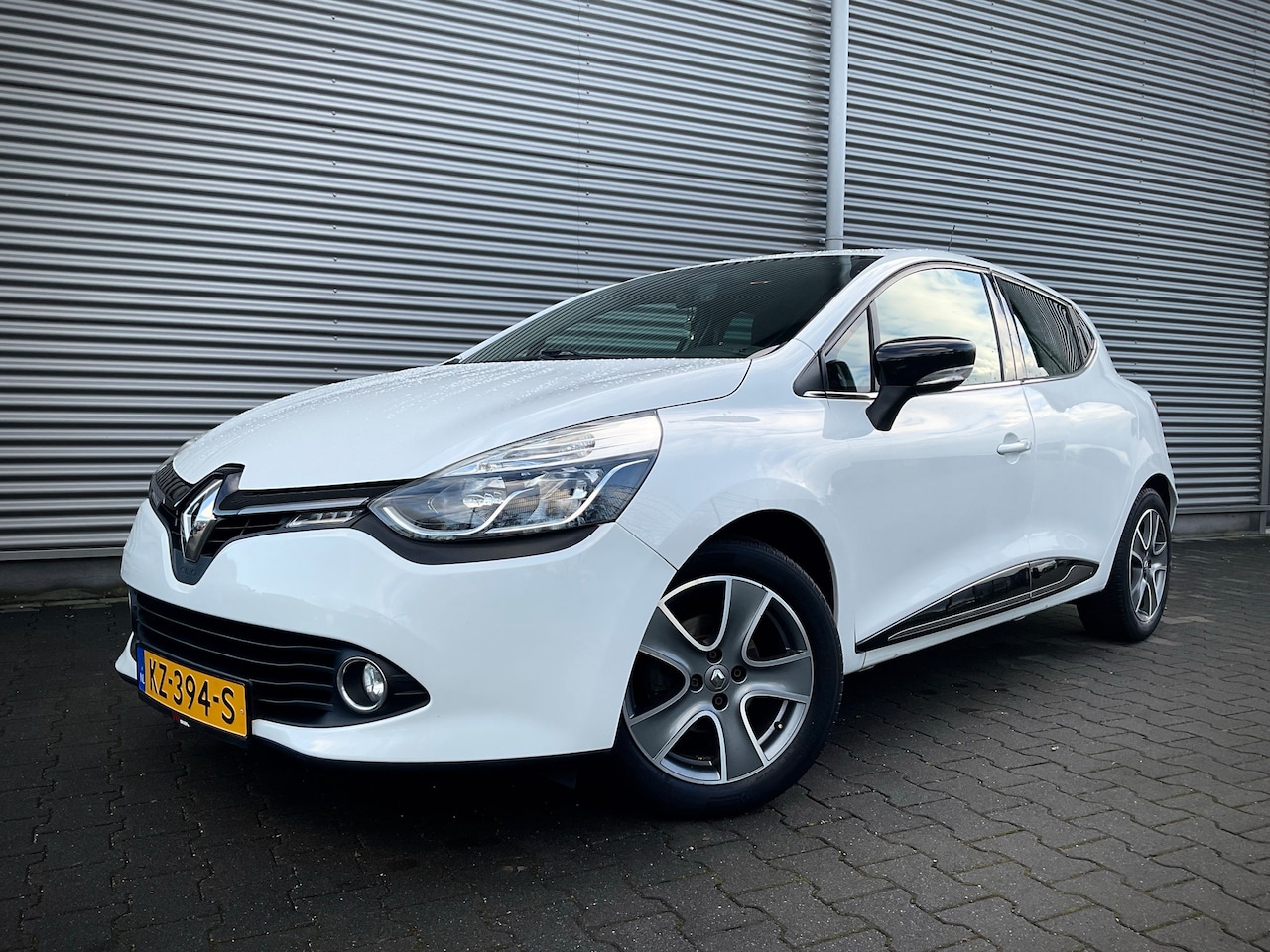 Renault Clio - Clio TCe 90 Energy Authentique 5 h 2015 9 2016 7 - AutoWereld.nl