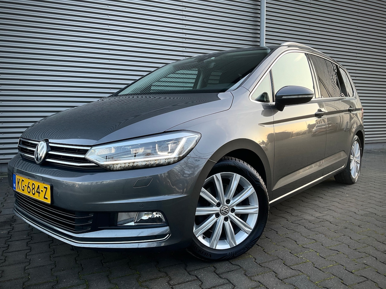 Volkswagen Touran - 1.4 TSI Highline 7 Persoons AUTOMAAT - AutoWereld.nl