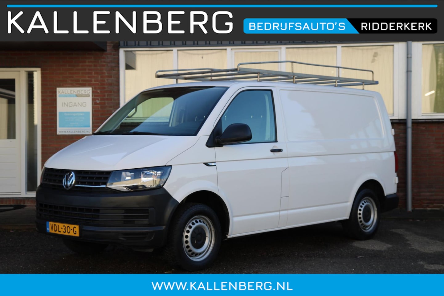 Volkswagen Transporter - 2.0 TDI 102PK L1H1 Trendline / Airco / Trekhaak / Imperiaal / 3 zits - AutoWereld.nl