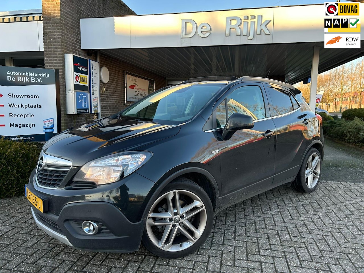 Opel Mokka - 1.4 T Innovation 4x4 | Schuifdak, Leder, Trekhaak, Navi, Camera, Stoel+Stuurverw., Climate - AutoWereld.nl