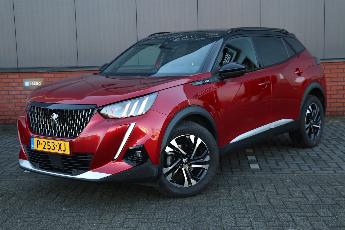 Peugeot 2008 - 1.2 PureTech GT Pack 360 camera | automaat | lane assist | apple carplay | - AutoWereld.nl