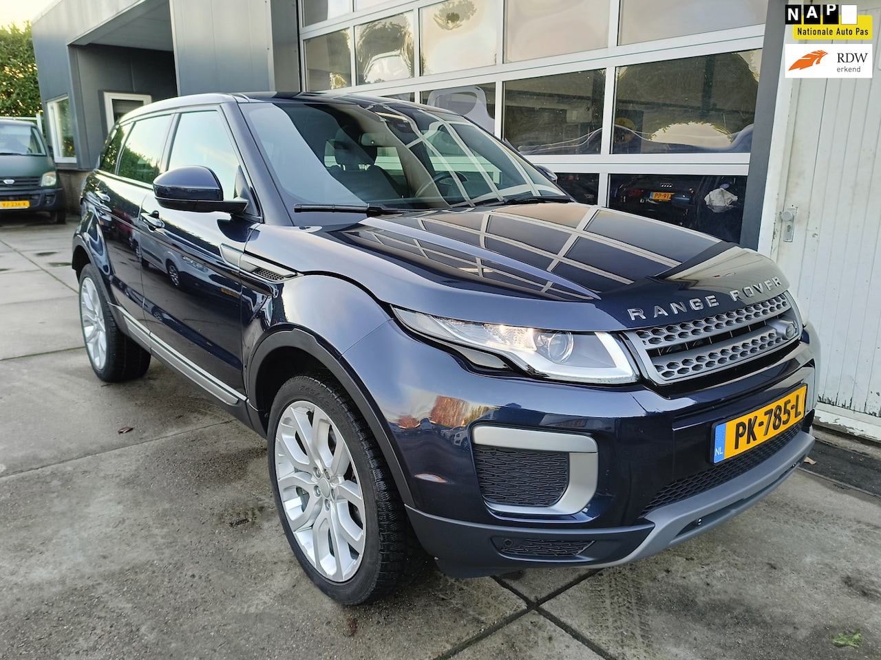 Land Rover Range Rover Evoque - 2.0 TD4 Urban Series Pure 4x4 - AutoWereld.nl