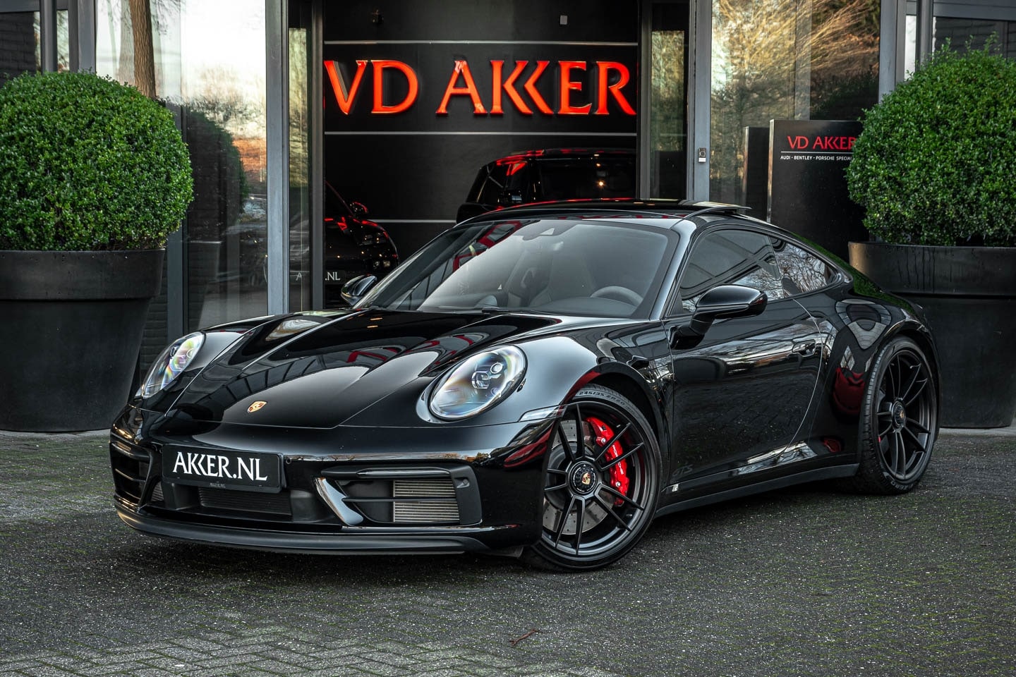 Porsche 911 - 992 CARRERA 4 GTS SPORTDESIGN+GLAS DAK+BOSE+CAMERA (480 PK) - AutoWereld.nl