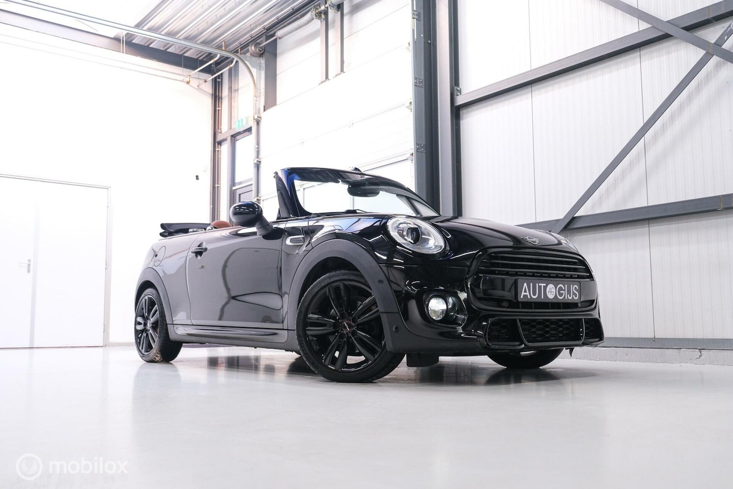 MINI Cabrio - 1.5 Cooper Chili JCW | 160 pk | Black pack | Chesnut brown leather | Led | Stoelverwarming - AutoWereld.nl