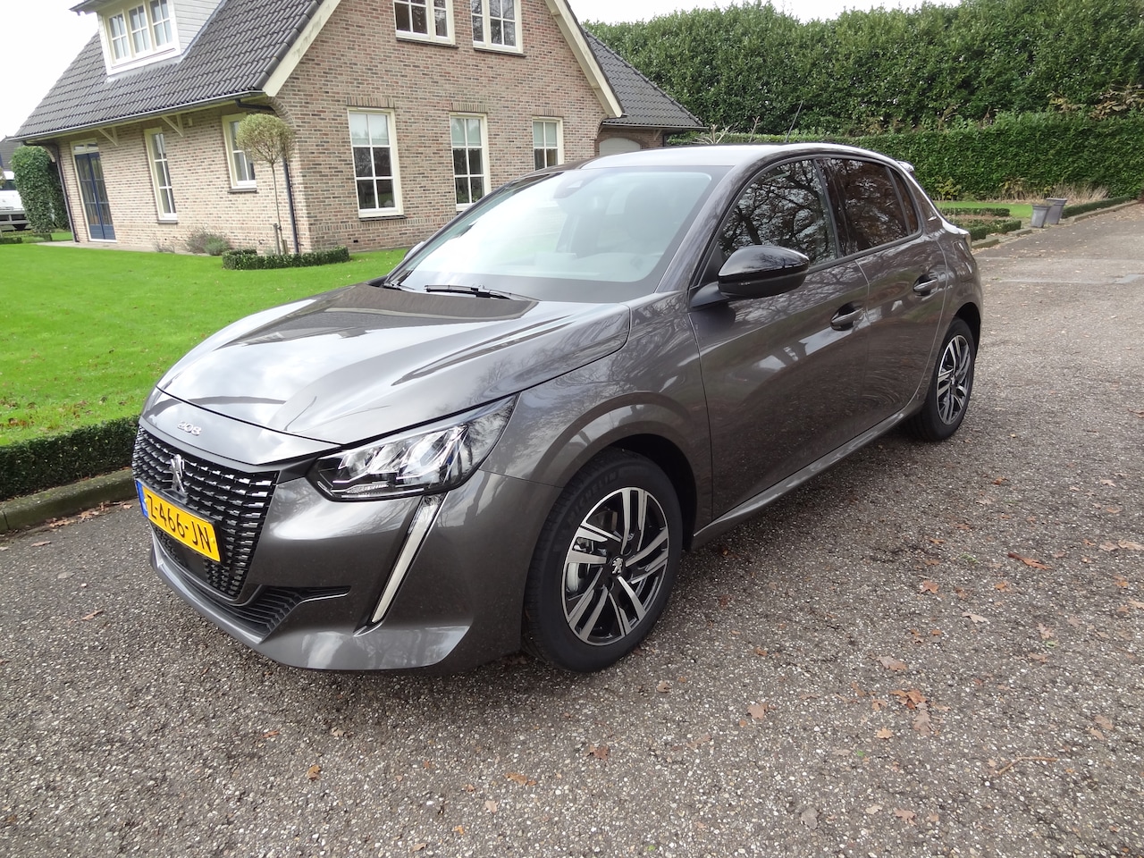 Peugeot 208 - 1.2 PureTech Allure Pack Stoelverwarming Carplay Camera Pdc - AutoWereld.nl